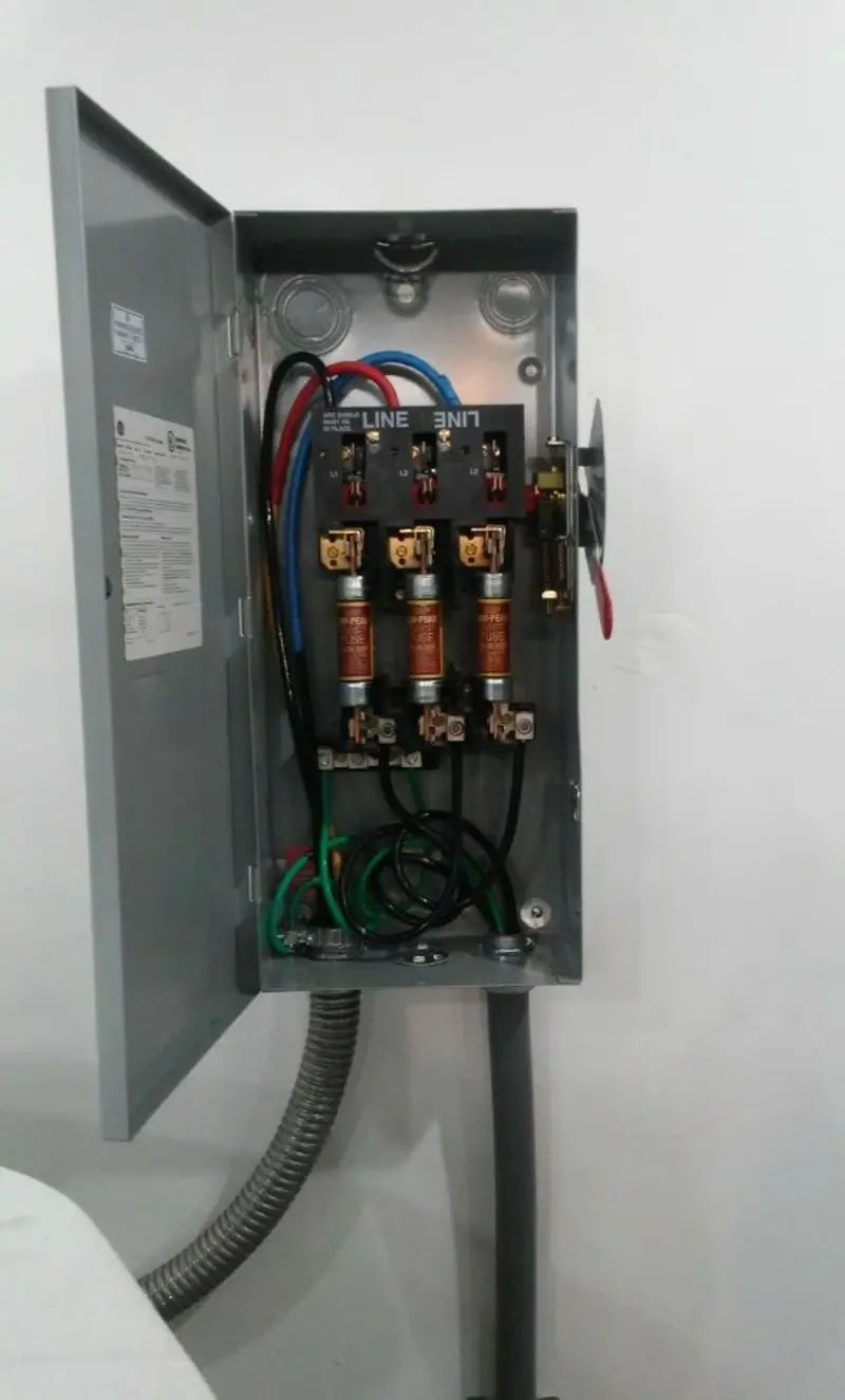 Three-phase disconnect switch installed for Smoke Detector Installation in Tulpehocken
